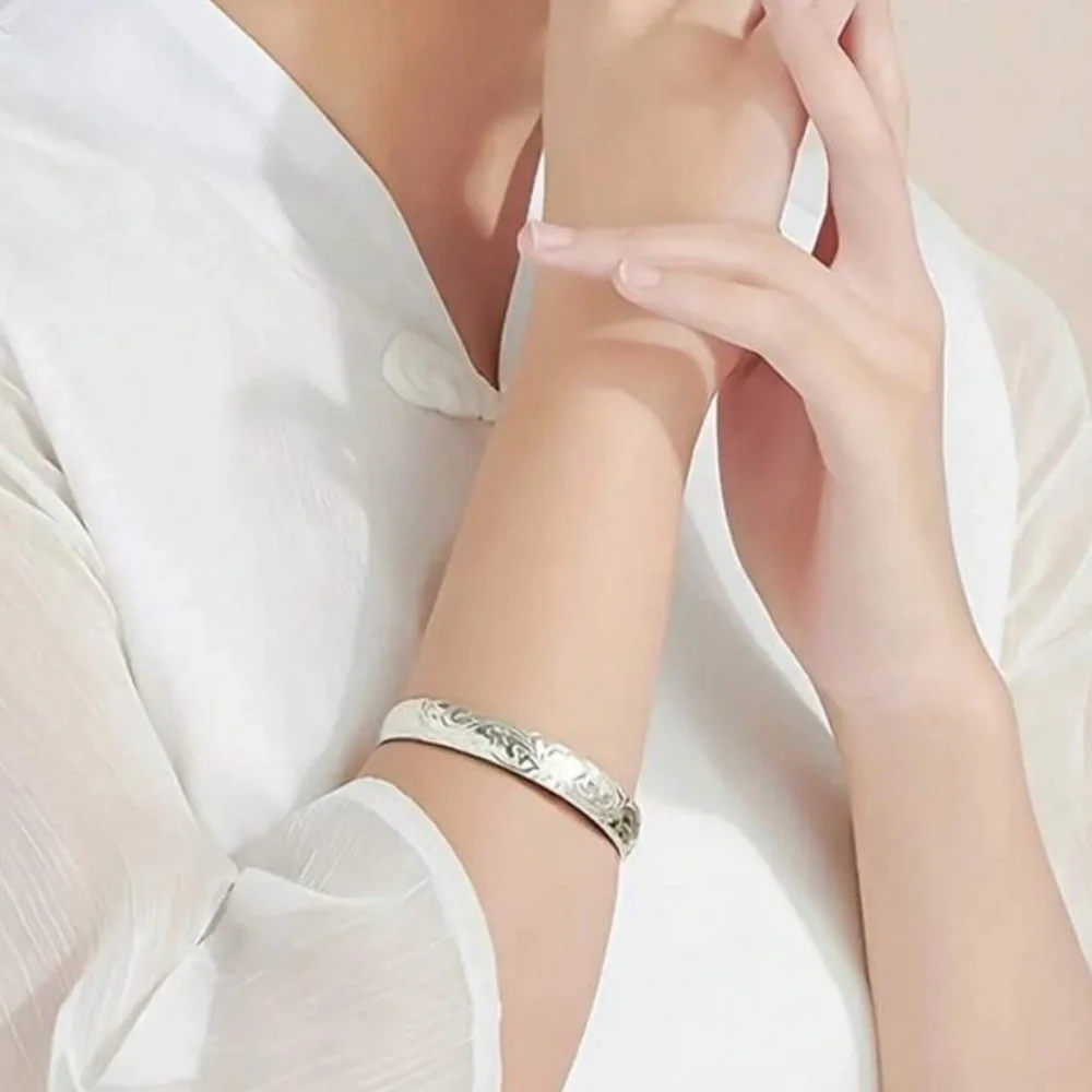 Silver Floral Cuff Bracelet – Adjustable Vintage-Inspired Design